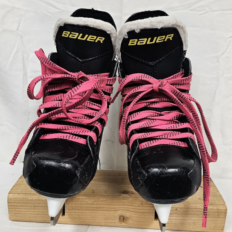 Bauer Supreme S140 Youth Hockey Skates, Size: Y9 (shoe size Y10), pre-owned in great shape!
