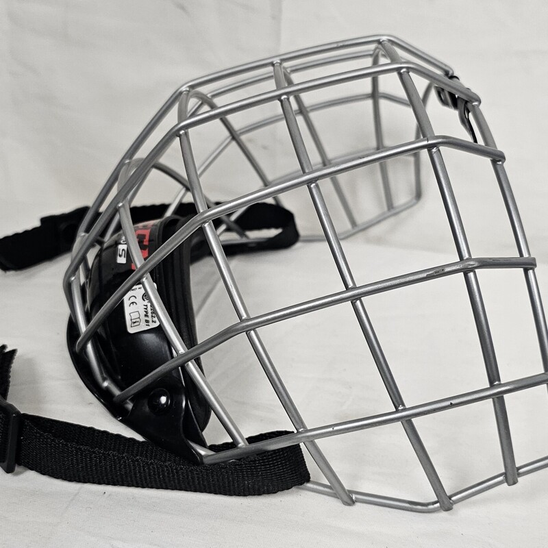 CCM FL40 Hockey Helmet Cage, Silver, Size: S, pre-owned in great shape