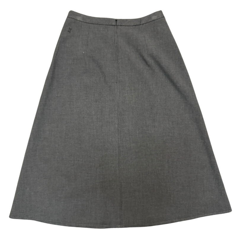 Kit And Ace Glen Check Skirt<br />
Colors: Gray and Black<br />
Size: 4