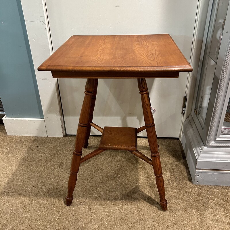 Antique Oak Table W/Shelf,
 Size: 20x20x27
Great oak table in veru good condition.  It features spindle legs with a small shelf below.