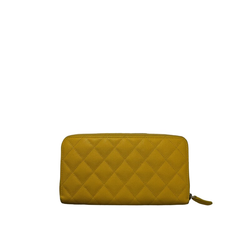 Chanel  Caviar Zip Yellow Wallet<br />
Some minor corner wear<br />
Code: 27062086