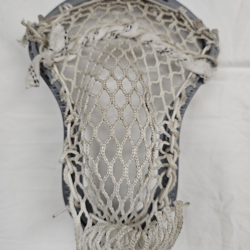 StringKing Mark 2V Head
Semi-Soft Mesh
Maverik Wonder Boy 60in Defense Aluminum Alloy Shaft
Head Color: Gray
Mesh Color: White
String/Lace Color: White
Shaft Color: Silver
Pre-Owned: Excellent Condition
Head is like new with very little scruffing on scoop.
Mesh, strings, and laces are in excellent condition.
Shaft is in great condition.  Straight with only minor scuffing.