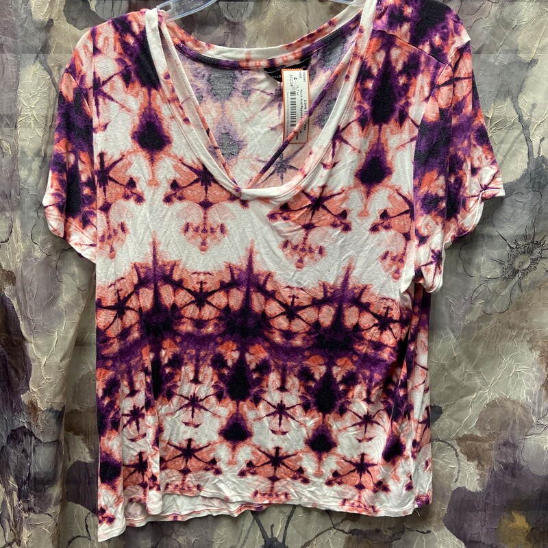 Short sleeve tee in a fun pink, purple black and white print.