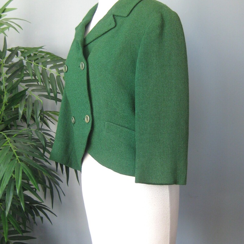 Vtg John Wanemter Linen, Green, Size: Large<br />
High quality cropped jacket in a fab green wool by John Wannamaker which was a beautiful department store in Philadelphia PA<br />
<br />
The jacket couldn't be simpler and can be incorporated into a lot of different styles.<br />
Fully lined<br />
Double breasted look<br />
decorative pocket flaps<br />
3/4 sleeves<br />
Should fit a modern size small.<br />
 Here are the flat measurements, please double where appropriate:<br />
Jacket:<br />
Armpit to Armpit: 18.5<br />
Width at Hem: 18.5<br />
Length: 20<br />
<br />
Excellent vintage condition, no flaws<br />
thanks for looking!<br />
#73081