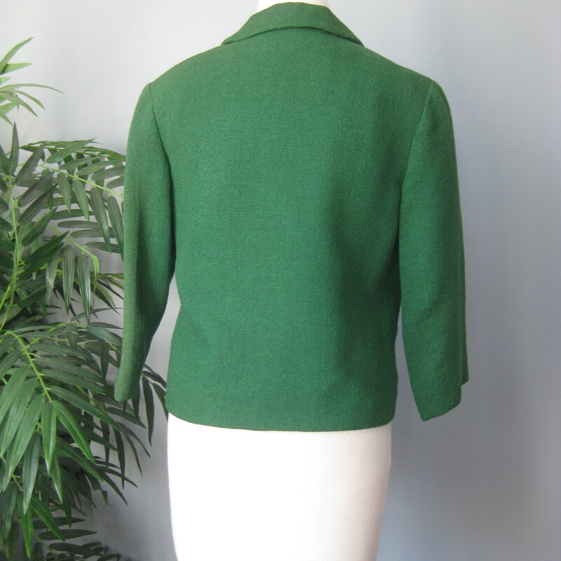 Vtg John Wanemter Linen, Green, Size: Large<br />
High quality cropped jacket in a fab green wool by John Wannamaker which was a beautiful department store in Philadelphia PA<br />
<br />
The jacket couldn't be simpler and can be incorporated into a lot of different styles.<br />
Fully lined<br />
Double breasted look<br />
decorative pocket flaps<br />
3/4 sleeves<br />
Should fit a modern size small.<br />
 Here are the flat measurements, please double where appropriate:<br />
Jacket:<br />
Armpit to Armpit: 18.5<br />
Width at Hem: 18.5<br />
Length: 20<br />
<br />
Excellent vintage condition, no flaws<br />
thanks for looking!<br />
#73081