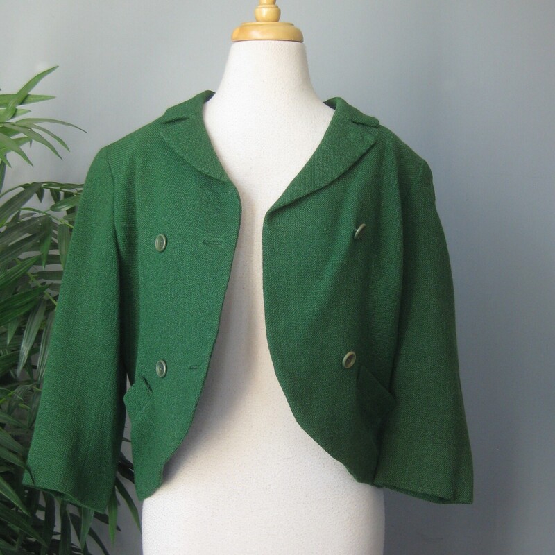 Vtg John Wanemter Linen, Green, Size: Large<br />
High quality cropped jacket in a fab green wool by John Wannamaker which was a beautiful department store in Philadelphia PA<br />
<br />
The jacket couldn't be simpler and can be incorporated into a lot of different styles.<br />
Fully lined<br />
Double breasted look<br />
decorative pocket flaps<br />
3/4 sleeves<br />
Should fit a modern size small.<br />
 Here are the flat measurements, please double where appropriate:<br />
Jacket:<br />
Armpit to Armpit: 18.5<br />
Width at Hem: 18.5<br />
Length: 20<br />
<br />
Excellent vintage condition, no flaws<br />
thanks for looking!<br />
#73081