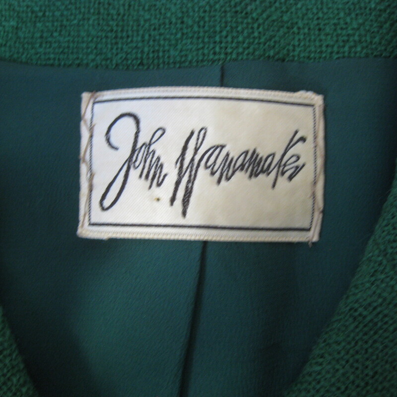 Vtg John Wanemter Linen, Green, Size: Large<br />
High quality cropped jacket in a fab green wool by John Wannamaker which was a beautiful department store in Philadelphia PA<br />
<br />
The jacket couldn't be simpler and can be incorporated into a lot of different styles.<br />
Fully lined<br />
Double breasted look<br />
decorative pocket flaps<br />
3/4 sleeves<br />
Should fit a modern size small.<br />
 Here are the flat measurements, please double where appropriate:<br />
Jacket:<br />
Armpit to Armpit: 18.5<br />
Width at Hem: 18.5<br />
Length: 20<br />
<br />
Excellent vintage condition, no flaws<br />
thanks for looking!<br />
#73081