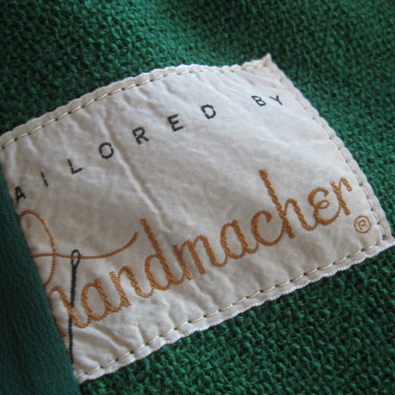 Vtg John Wanemter Linen, Green, Size: Large<br />
High quality cropped jacket in a fab green wool by John Wannamaker which was a beautiful department store in Philadelphia PA<br />
<br />
The jacket couldn't be simpler and can be incorporated into a lot of different styles.<br />
Fully lined<br />
Double breasted look<br />
decorative pocket flaps<br />
3/4 sleeves<br />
Should fit a modern size small.<br />
 Here are the flat measurements, please double where appropriate:<br />
Jacket:<br />
Armpit to Armpit: 18.5<br />
Width at Hem: 18.5<br />
Length: 20<br />
<br />
Excellent vintage condition, no flaws<br />
thanks for looking!<br />
#73081