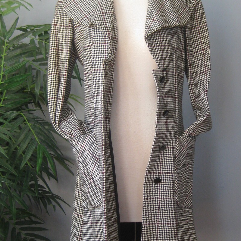 Unique wool coat in a black and white houndstooth check with a red stripe.
The coat has a fit and flare silhouette, close at the top and a full skirt.
It also has a dramatic collar and closure arrangment.
big patch pockets, useful and stylish.
It closes with black plastic buttons
fully lined
union label

Excellent condition, old but no flaws.
Here are the flat measurements, please double where appropriate:
Shoulder to shoulder: 17
armpit to armpit: 19.5 (measured on the inside of the coat)
waist: 17 (also measured on the inside)
hips: 21.5
underarm sleeve seam length: 17.25
overall length: 39

thanks for looking!
#70406