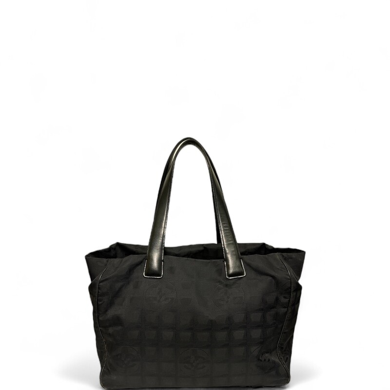 Chanel Nylon Tote, Black, Size: OS

Code:8617740