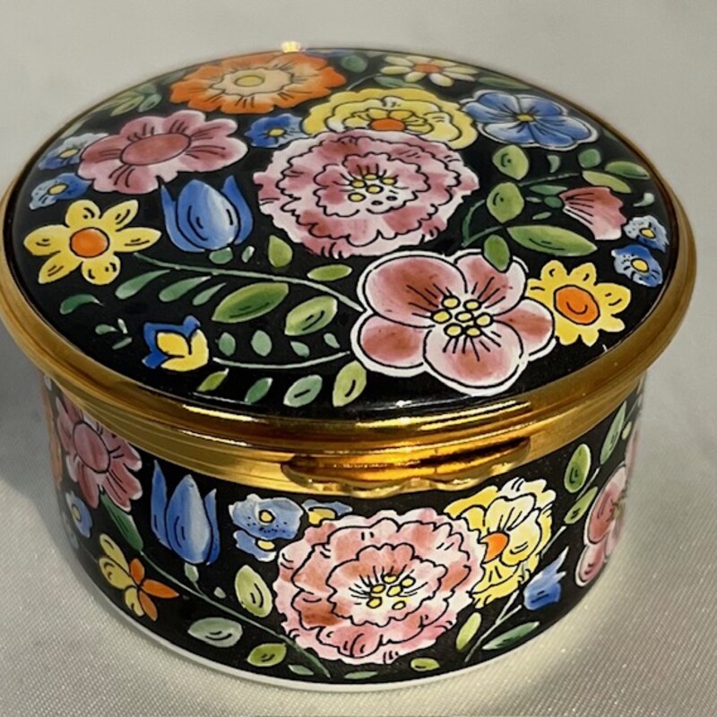 Worchester Enameled Floral Trinket
Black Gold Multicolored
Size: 2.5 x 1.5H