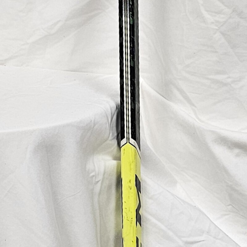 CCM Super Tacks Youth Hockey Stick, Right, Size: Youth 30 Flex, Crosby P28 pattern, pre-owned