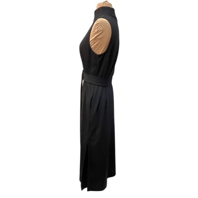 Prologue Belted Dress<br />
Rib Knit<br />
Mock Neckline<br />
Waist Belt Accent<br />
Slits on side for easy movement<br />
With Pockets<br />
Color: Black<br />
Size: Small