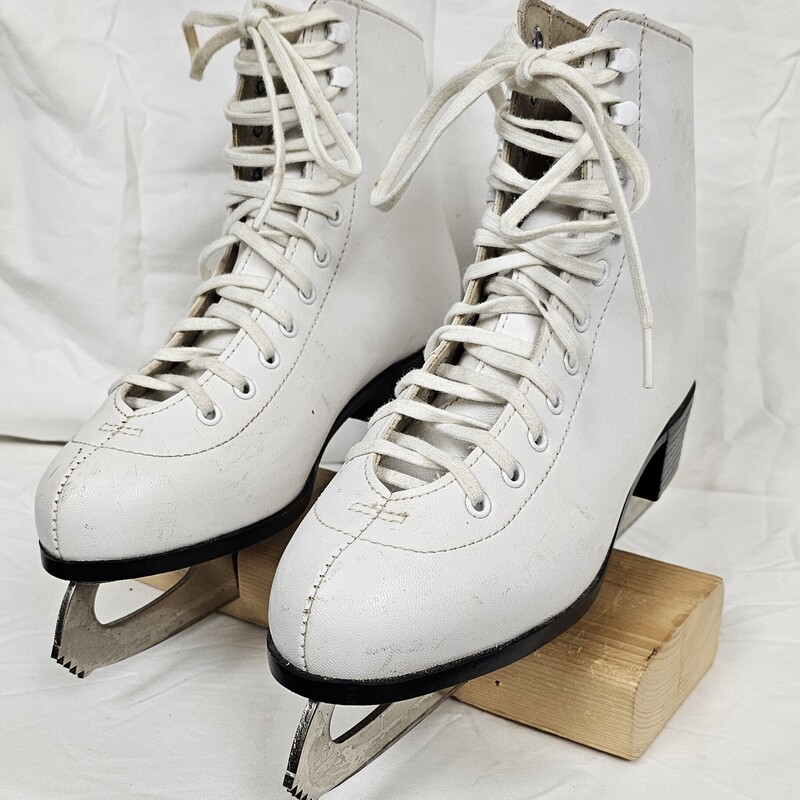 Jackson Glacier 110 Girls Figure Skates, White, Size: 5, pre-owned