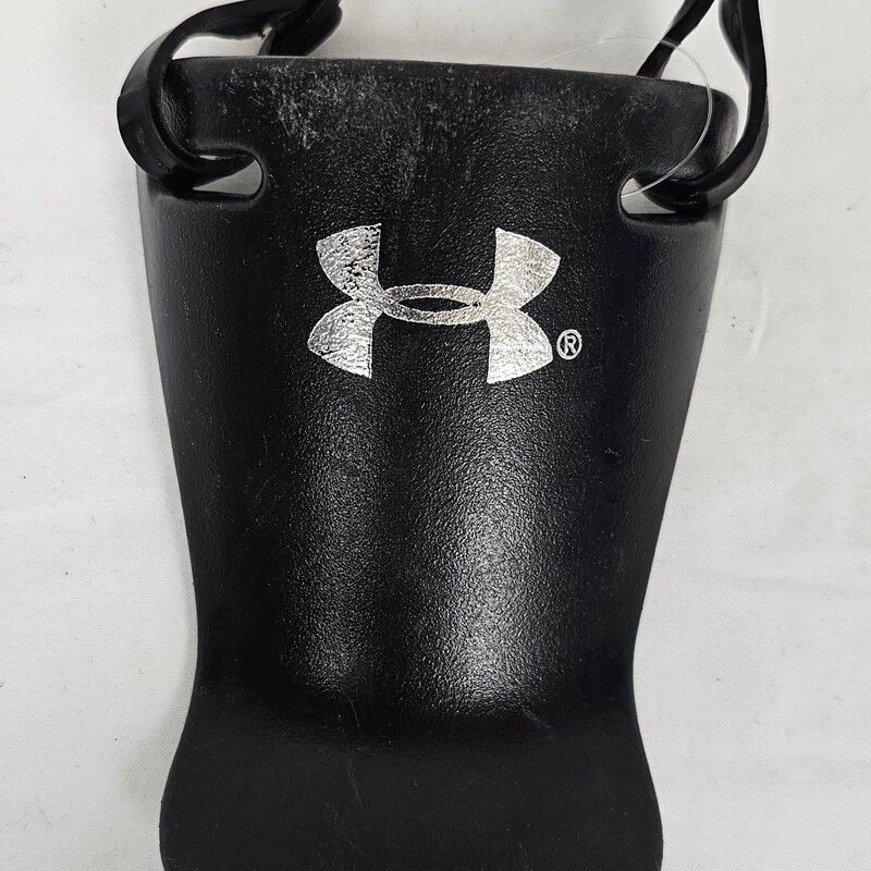 Under Armour Catchers Throat Guard, Black, Size: OS, pre-owned