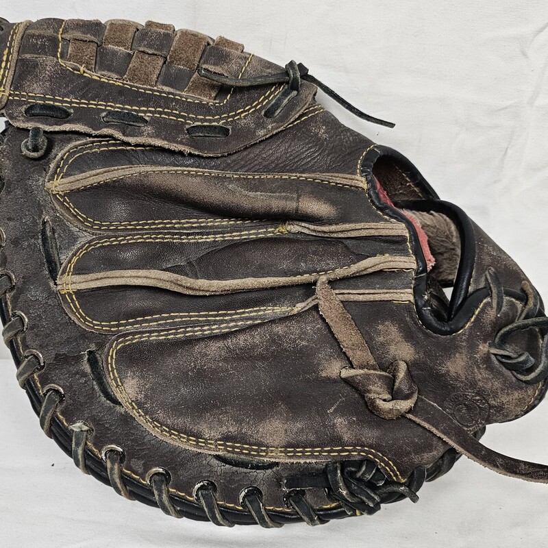 V-Sport Pro Series Catchers Mitt, Right Hand Throw, Size: Youth 32.5in, pre-owned