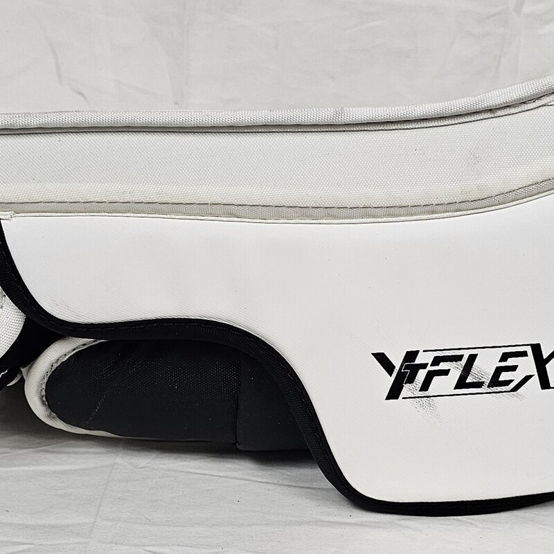 CCM YTFlex 2 Goalie Blocker, Regular Hand, Size: Youth, pre-owned in excellent condition!