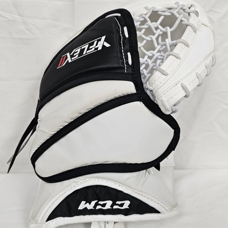 CCM YTFlex 2 Goalie Catch Glove, Regular Hand, Size: Youth, Pre-owned in excellent condition!