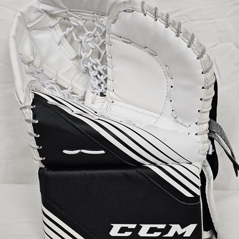 CCM YTFlex 2 Goalie Catch Glove, Regular Hand, Size: Youth, Pre-owned in excellent condition!