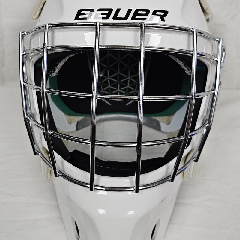 Bauer NME 4 Goalie Mask, White, Size: Jr, pre-owned in excellent shape! Certified through December 2026