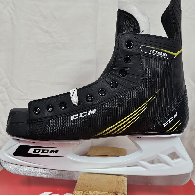 CCM 1052 Hockey Skates<br />
Size 12 Fit D<br />
Pre-Owned:  New (in box) Condition<br />
Never used, never sharpened