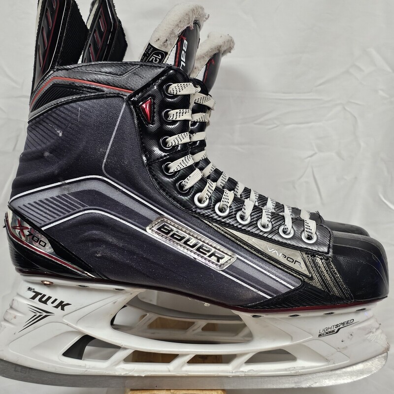 Bauer Vapor X700 Hockey Skates
Size 12 Fit D
Pre-Owned: Excellent Condition
Boot is in excellent condition.  No rips or tears on inner lining.  A few minor scuffs on outside of bood.  Only a few very minor scratches on toe box.
Blade holder is in excellent condition.  A few minor scars from regular play.  Excellent working order.
Blades are in excellent shape.  Straight, no gouges, and 7/16 inch of blade on rocker