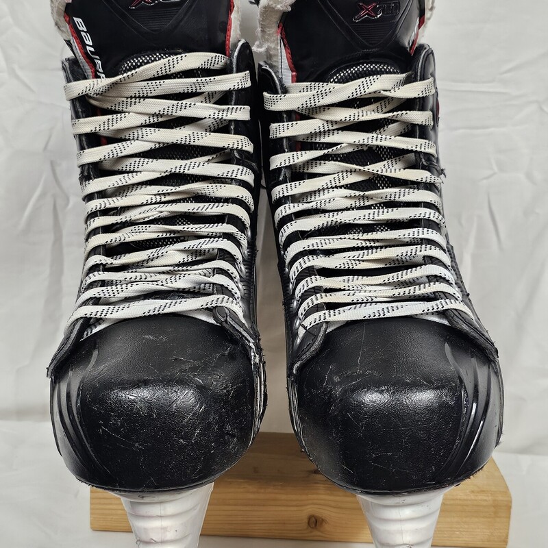 Bauer Vapor X700 Hockey Skates
Size 12 Fit D
Pre-Owned: Excellent Condition
Boot is in excellent condition.  No rips or tears on inner lining.  A few minor scuffs on outside of bood.  Only a few very minor scratches on toe box.
Blade holder is in excellent condition.  A few minor scars from regular play.  Excellent working order.
Blades are in excellent shape.  Straight, no gouges, and 7/16 inch of blade on rocker