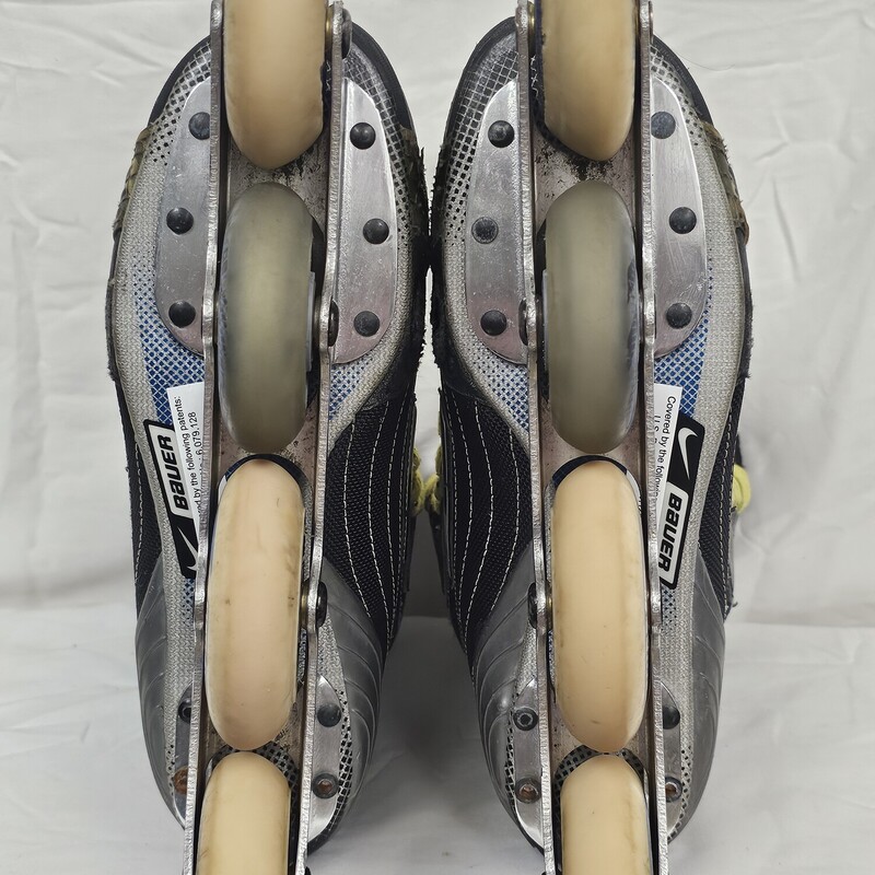 Bauer Supreme Accel-Lite Inline Roller Hockey Skates<br />
Size 6 Fit R<br />
Tuuk One Up Wheel Chassis<br />
7676 7272 Wheel pattern<br />
Pre-Owned: Excellent Condition<br />
Boot is in excellent shape.  No rips or tears on inner lining.  Only a couple minor scuffs on outside of boot.<br />
Wheel Chassis are in excellent condition.<br />
Bearing are in very good condition. All roll freely.<br />
Wheels are in very good condition. Slight angle from normal use. Lots of rubber left