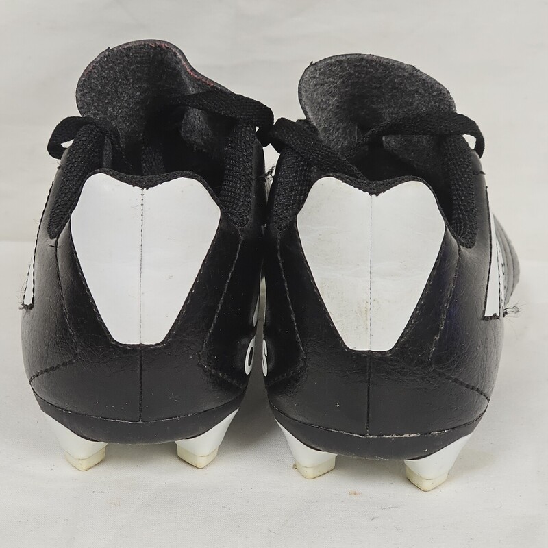 Adidas Goletto VII FG J Soccer Cleats<br />
Black/White/Red<br />
Size: Youth 12 US<br />
Pre-Owned: Excellent Condition<br />
Barely Used. Little to no wear on plastic cleats.