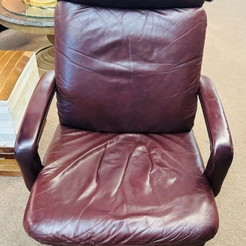 Bradington Young Leather Swivel Desk Chair
Maroon Black Size: 26 x 25 x 41H