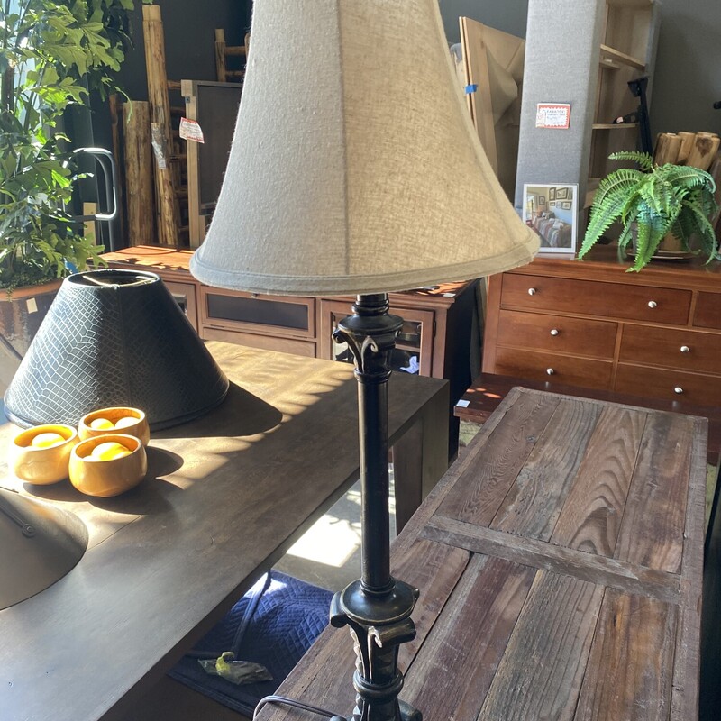 Traditional Table Lamp

 Size: 30H