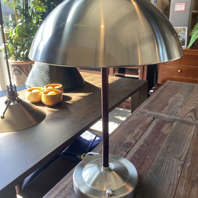 Modern Metal Table Lamp

 Size: 22H X 8W
