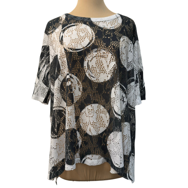 Jess & Jane Circle Design Top<br />
Cut Out Pattern for Cute Layering<br />
Gray and White<br />
Size: Large