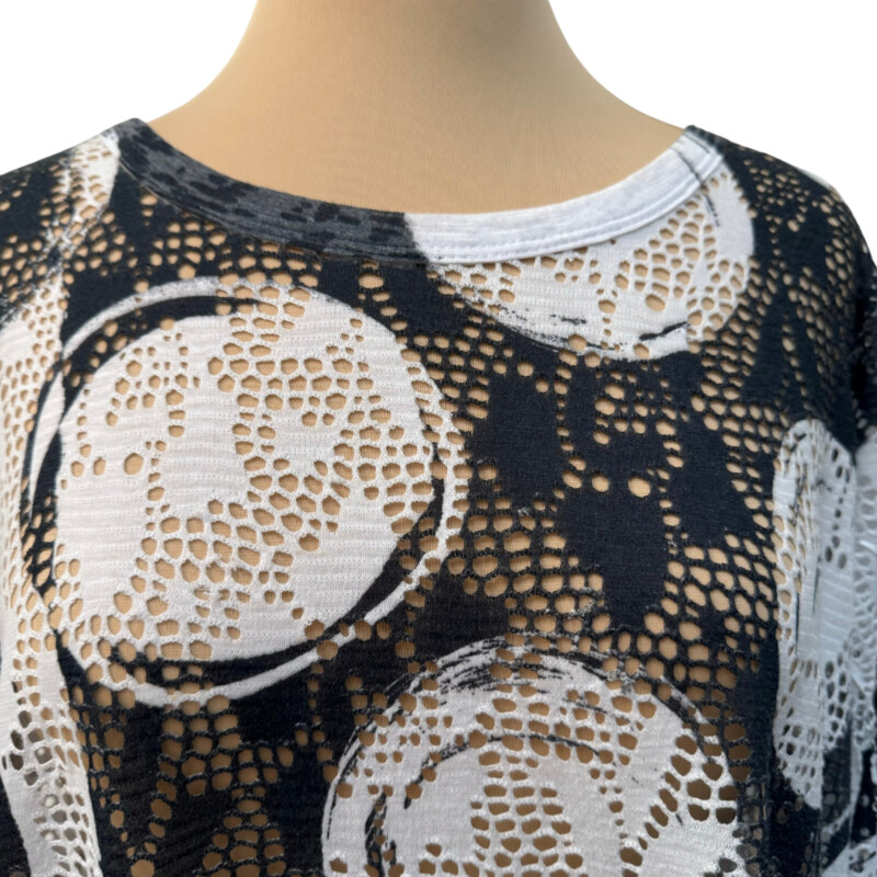 Jess & Jane Circle Design Top<br />
Cut Out Pattern for Cute Layering<br />
Gray and White<br />
Size: Large