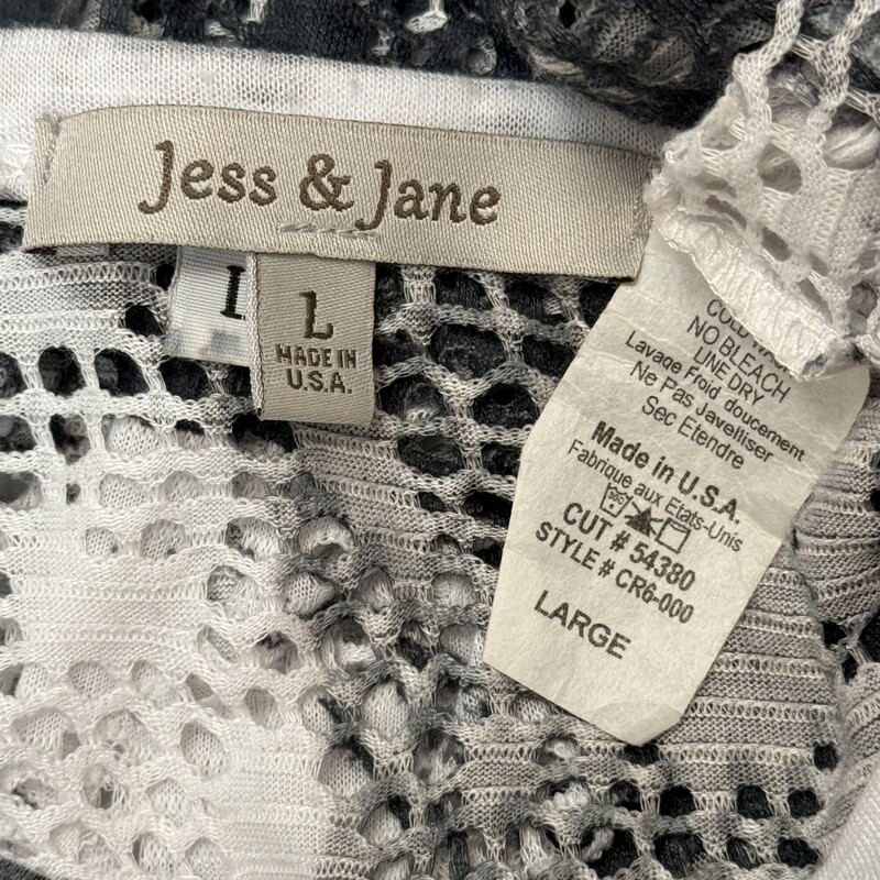 Jess & Jane Circle Design Top<br />
Cut Out Pattern for Cute Layering<br />
Gray and White<br />
Size: Large