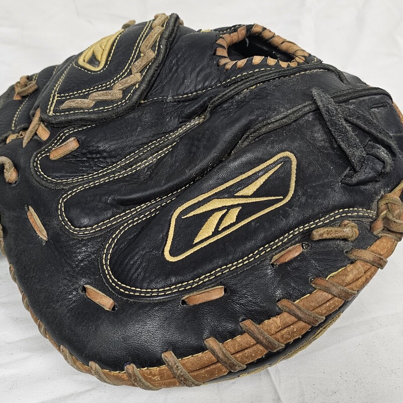 Reebok VR6000 Pennant Series Catchers Mitt, Right Hand Throw, Size: 32.5in, pre-owned