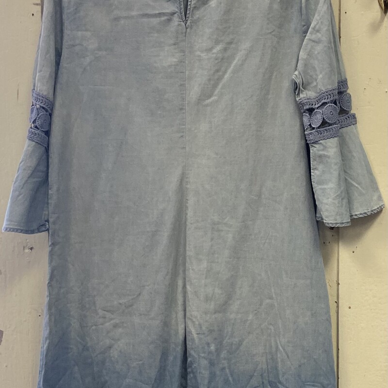NWT Chmbray Emb Dress<br />
Blue<br />
Size: 14