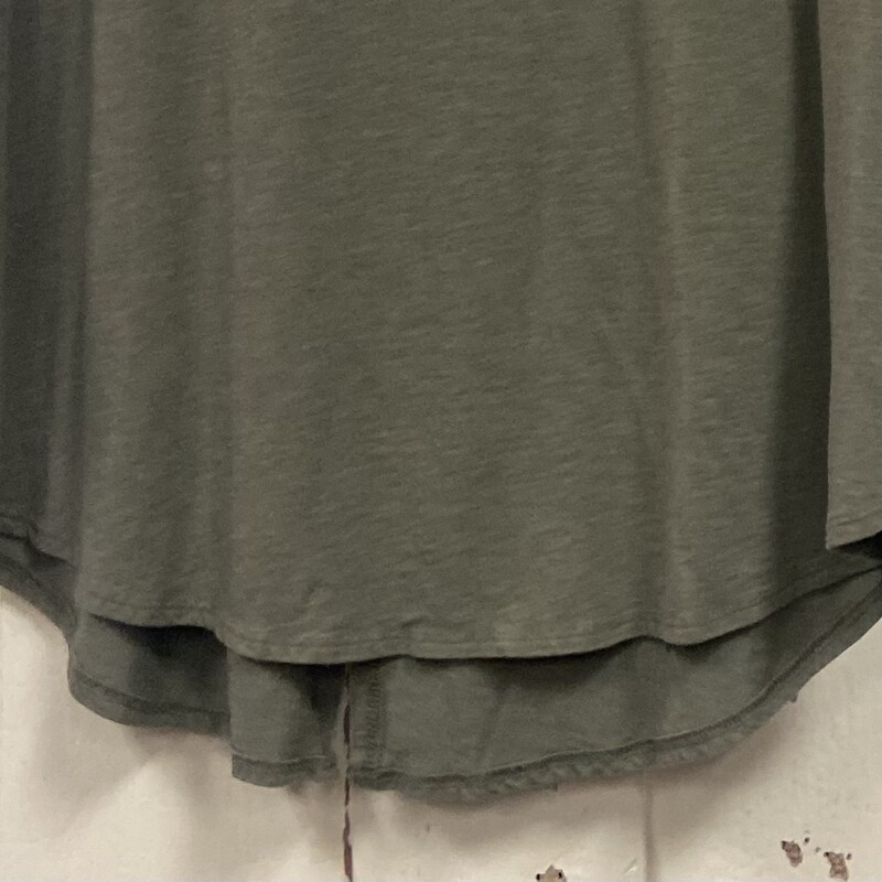 Olive Open Back Tee<br />
Olive<br />
Size: XL