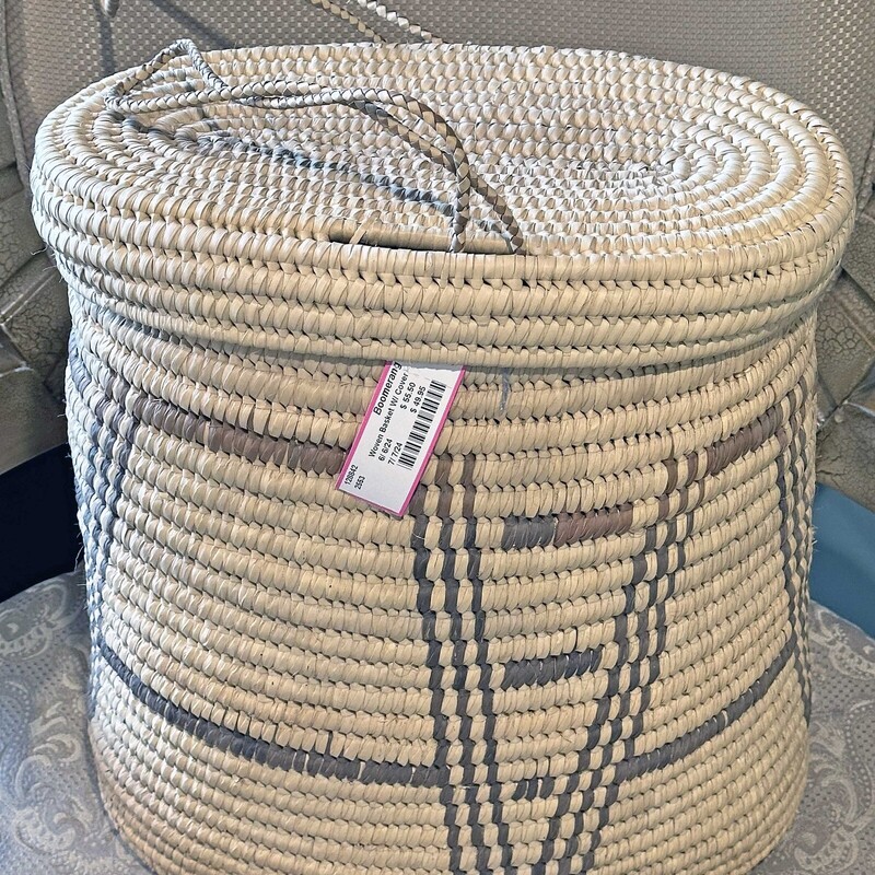 Woven Basket W/ Cover

Tote/Kntting Basket/Magazine Holder - Many Uses!

18 x 15