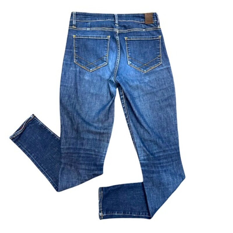 Raleigh Denim Jeans<br />
The Haywood<br />
Handcrafted in North Carolina<br />
by Non-Automated Jeansmiths<br />
Distressed Fade<br />
Skinny Ankle<br />
Size: 6