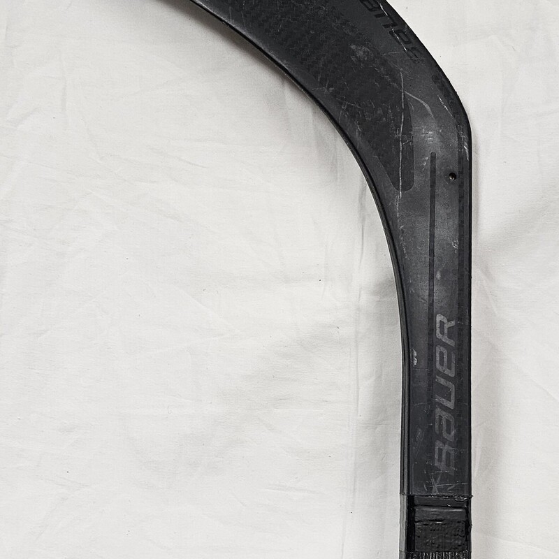 Bauer i200 Senior Street Hockey Stick, Right, Size: 56in, pre-owned