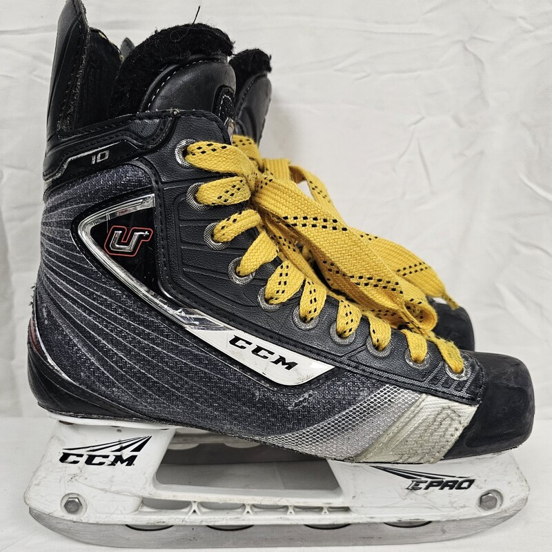 CCM U+ 10 Junior Hockey Skates, Size: 4 (Shoe size 5.5), pre-owned