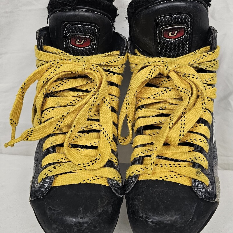 CCM U+ 10 Junior Hockey Skates, Size: 4 (Shoe size 5.5), pre-owned