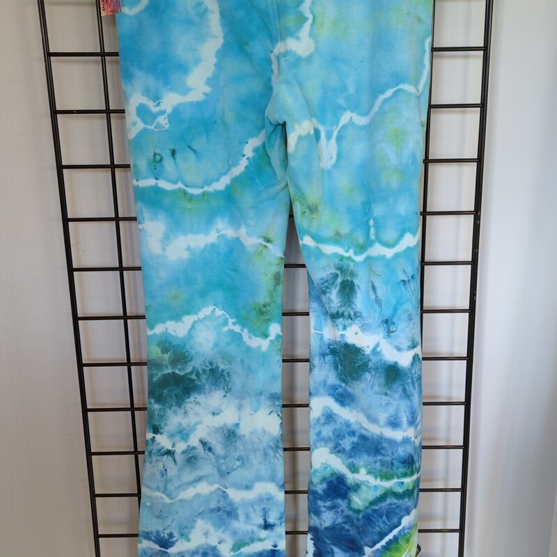 Brazilian Blue HAND DYED, Tie Dye, Size: XL
Hand died by Dragon fire studio in Nanaimo