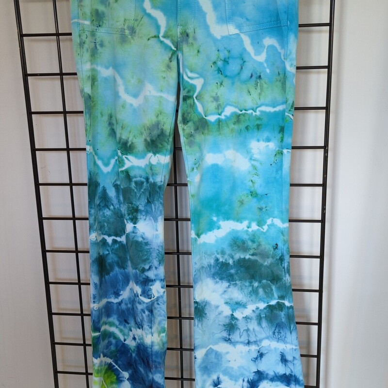 Brazilian Blue HAND DYED, Tie Dye, Size: XL
Hand died by Dragon fire studio in Nanaimo