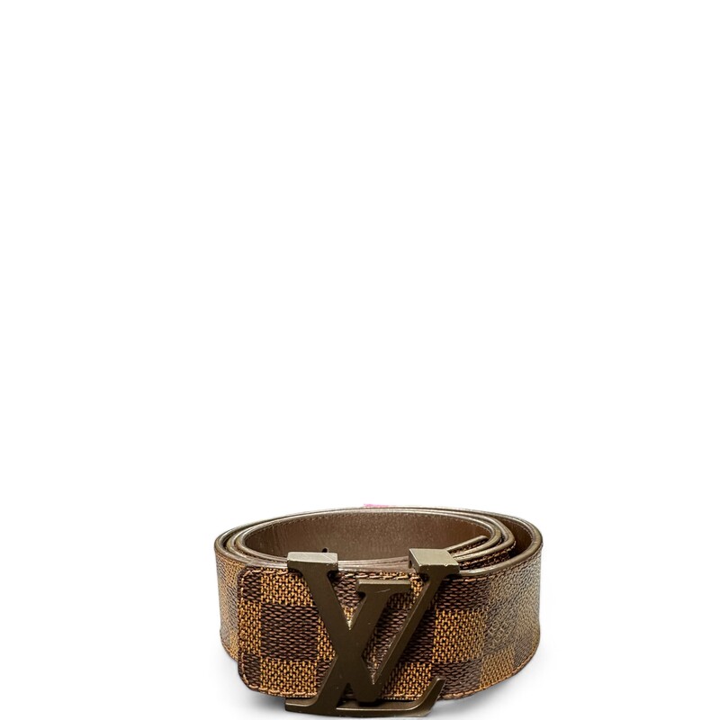 Louis Vuitton Initiales Damier

Dimenions:
Width 40MM
Size: 100

This is an authentic Louis Vuitton Damier Ebene LV Initials Belt 100 40. This stylish belt is crafted of chocolate brown leather with an external layer of Louis Vuitton ebene damier canvas. The belt features a mocha brown Louis Vuitton LV logo buckle. This is an excellent belt for casual wear from, Louis Vuitton!