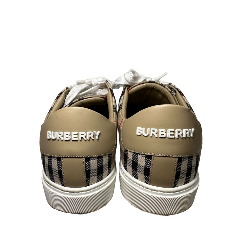 Burberry Albridge Check<br />
 Nova Check<br />
 Size: 39