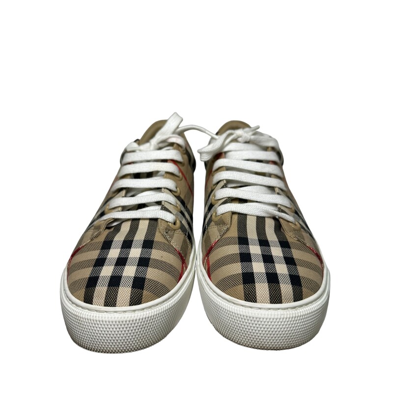 Burberry Albridge Check<br />
 Nova Check<br />
 Size: 39