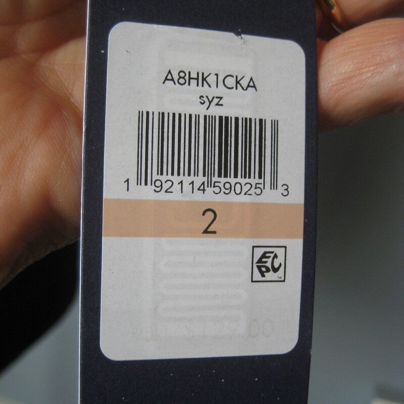 NWT Tommy Hilfiger Keyhol, Black, Size: 2
Pretty LBD with simple lines and fun bell sleeves.
Brand new with tags
Size 2
black knit brocade
62% viscose, 20% nylon, 16% polyester, 2% spandex
Keyhole neckline
unlined
here are the flat measurements:
armpit to armpit; 16
shoulder to shoulder: 13.75:
waist: 14
hip: 17
length: 34.5

Style No. A8HKICKA
thanks for looking!
#70679