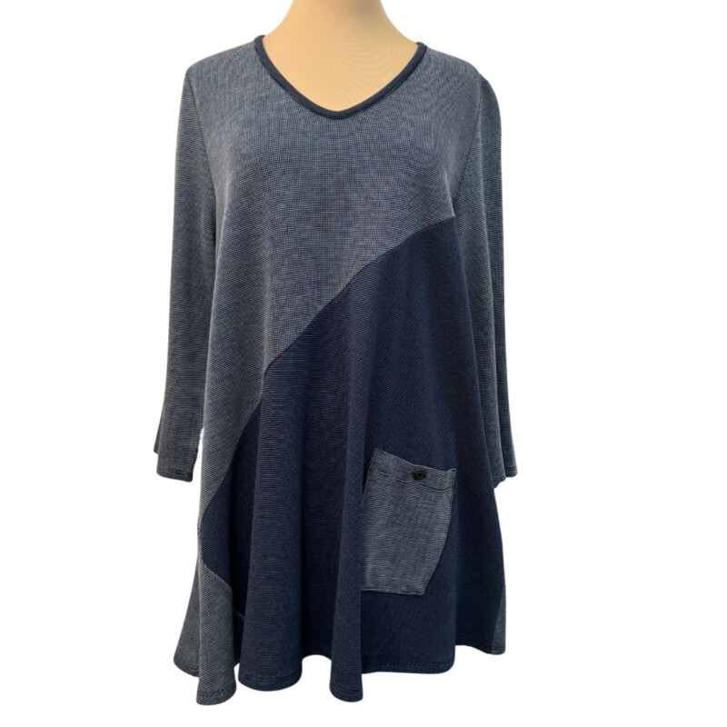 Focus Casual Life Tunic Top<br />
Longsleeve<br />
Denim, White, and Blue<br />
Size: Large